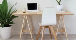 3 DIY Computer Desk Projects For People on a Tight Budget