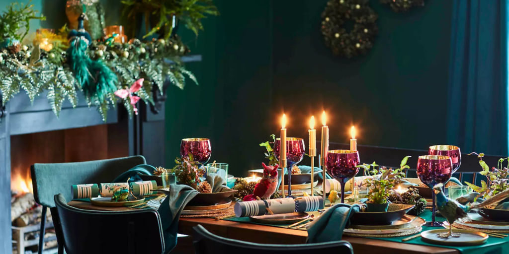 Decorate the Dining Room Beautifully for the Upcoming Holiday Season